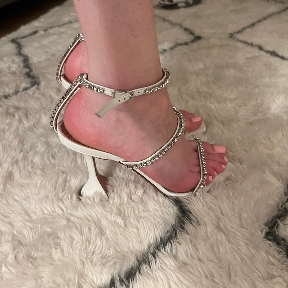 NWT Amina muaddi Gilda Sandals size 6